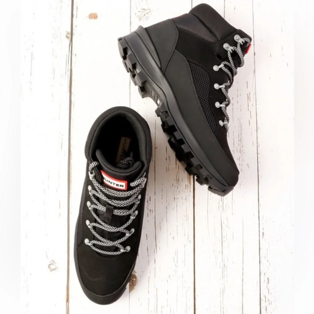Hunter Original Explorer boots in black $190.00 men’ size 9 Lace-up gently used